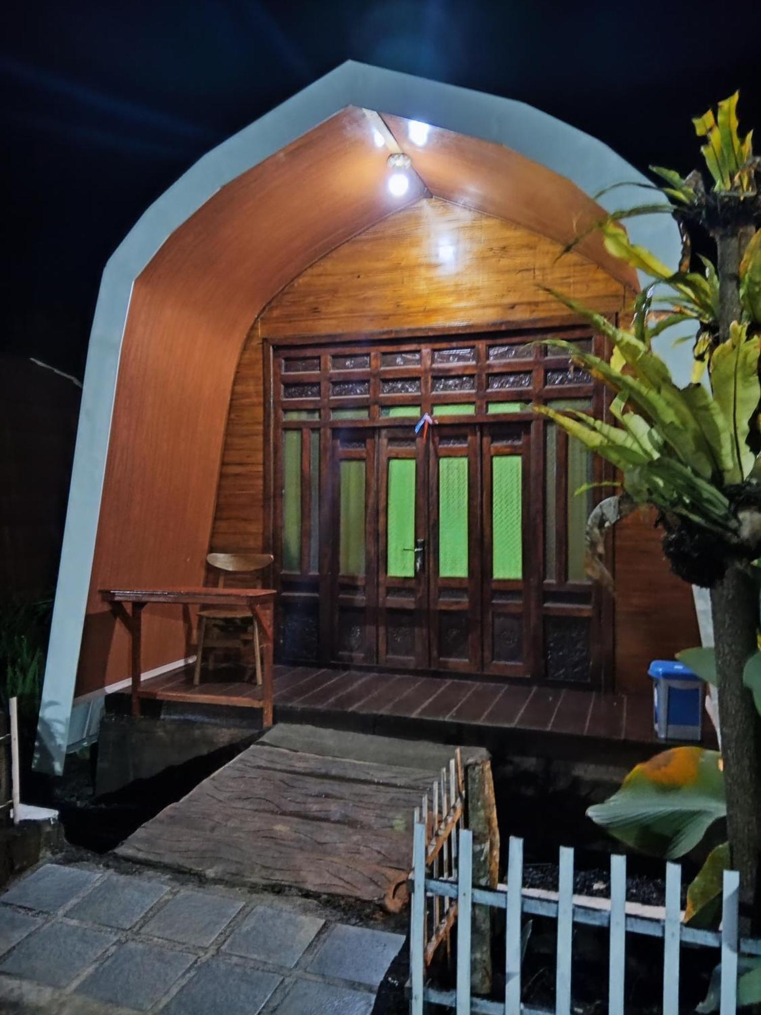 Indah Damai Cottages Sidomukti Eksteriør billede